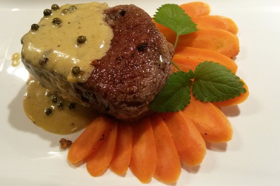 Tournedos mit Bourbonrahmsoße und grünem Pfeffer