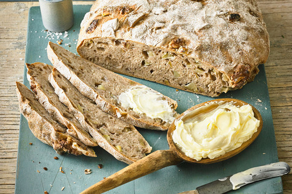 Apfel - Walnuss - Brot