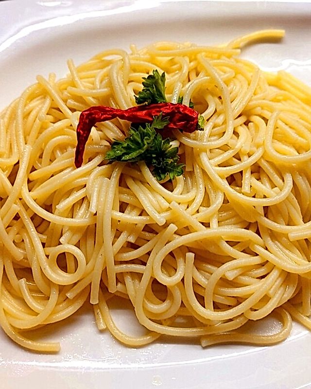Spaghetti mit Chiliöl und Knoblauch