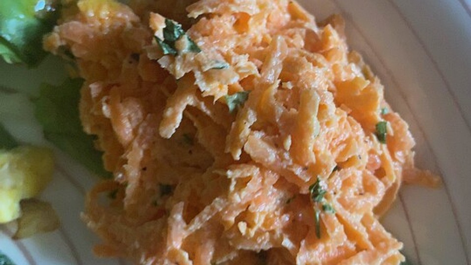 Möhrensalat mit Knoblauch und Mayonnaise von lichtmagierin