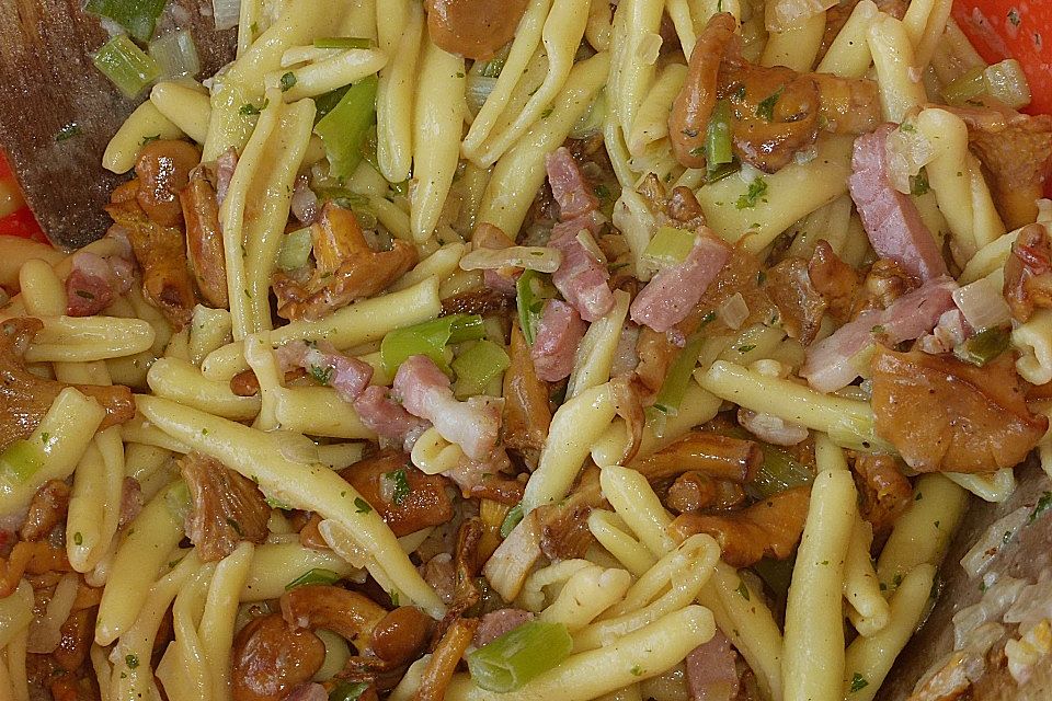 Spätzlesalat mit Pfifferlingen