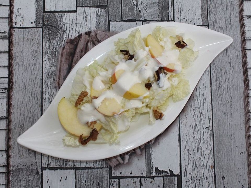 Salat mit Äpfeln und Walnüssen von ENIBAS12| Chefkoch