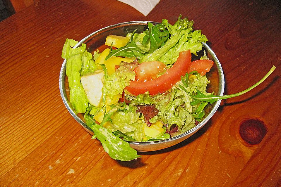 Mango-Avocado-Salat mit Hühnerstreifen, Rucola und Tomaten