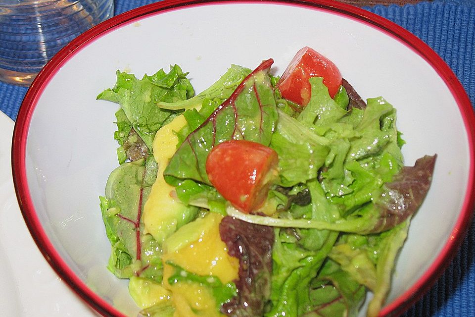 Mango-Avocado-Salat mit Hühnerstreifen, Rucola und Tomaten