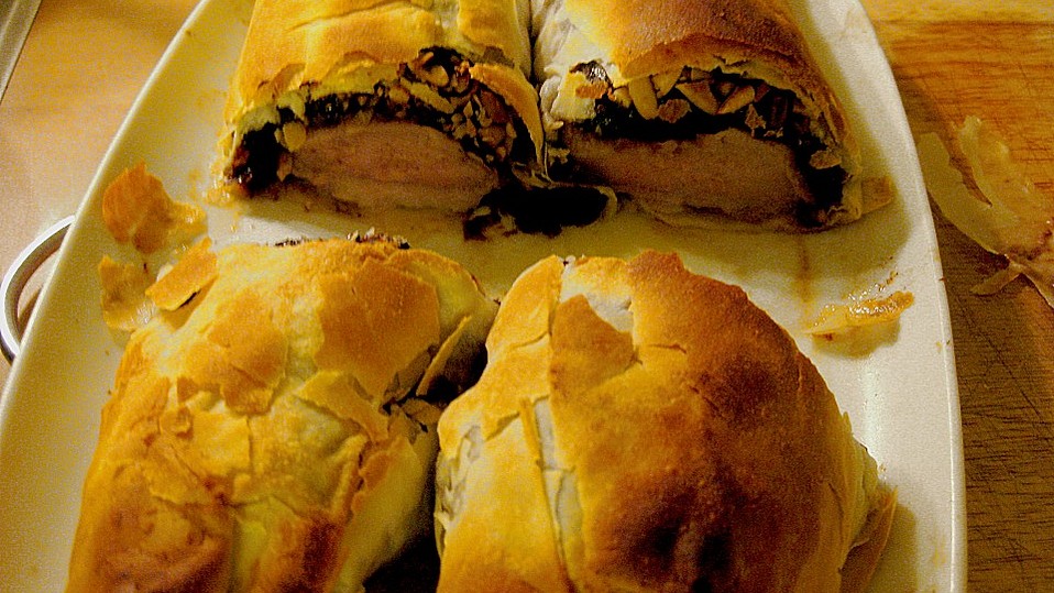 Schweinefilet im Strudelteig mit Backpflaumenfarce von Mathias56 Schweinefilet im Strudelteig mit Backpflaumenfarce von Mathias56