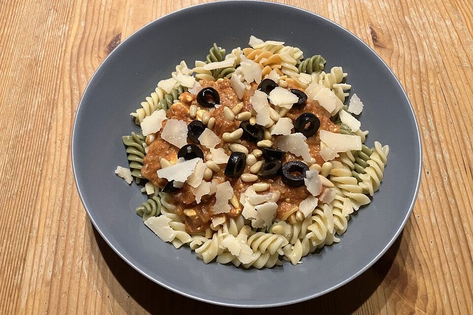 Spaghetti mit Tomaten - Schafskäse - Sauce