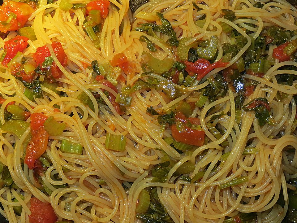 Spaghetti mit Sellerie - Sugo von McMoe| Chefkoch