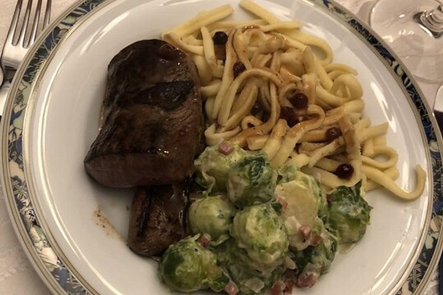 Rehrücken mit Rosenkohl von McMoe| Chefkoch
