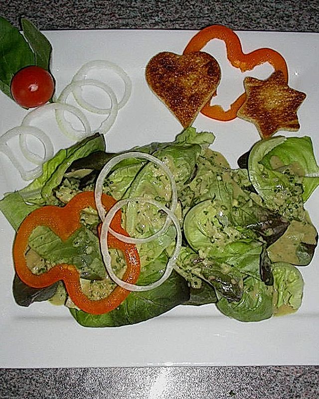 Salatsauce mit Kürbiskernöl und Sahne für Blattsalate