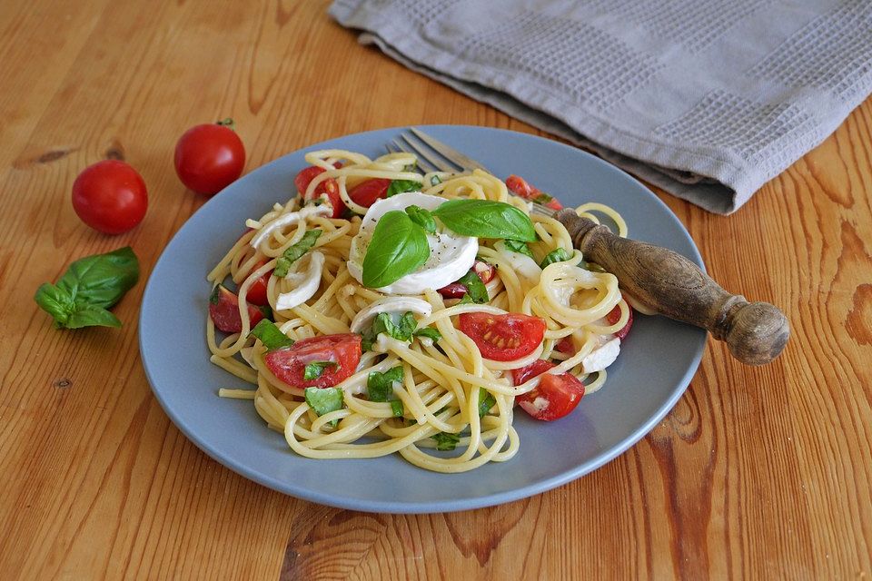 Spaghetti mit Ziegenkäse und Kirschtomaten