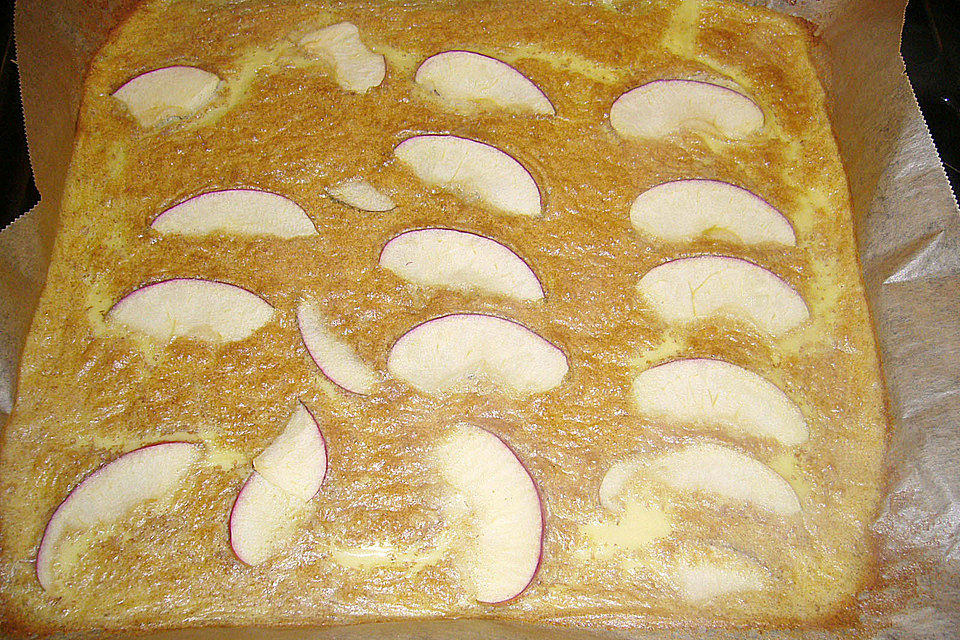 Rosinenkinds schlanker Eierpfannkuchen aus dem Backofen