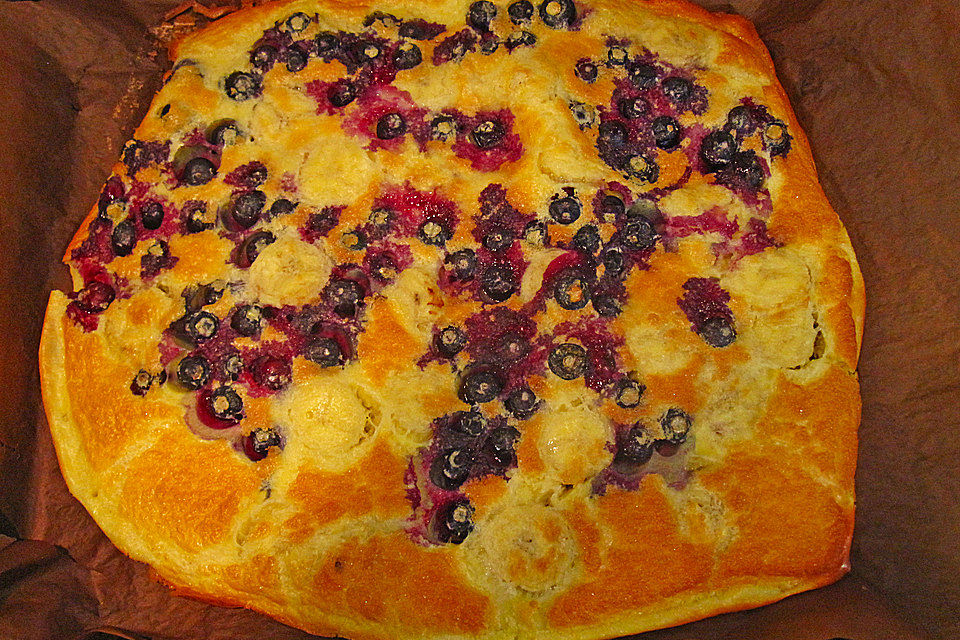 Rosinenkinds schlanker Eierpfannkuchen aus dem Backofen