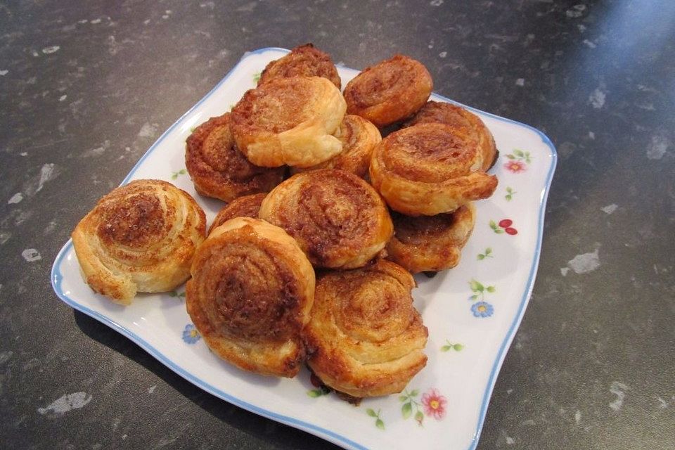 Zimtschnecken aus Blätterteig Zimtschnecken aus Blätterteig