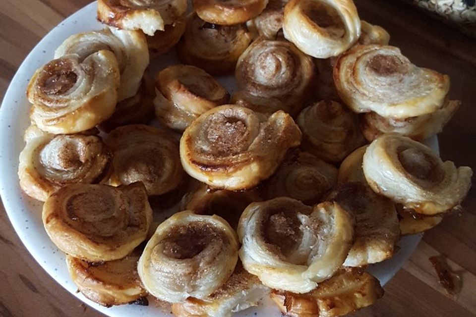 Zimtschnecken aus Blätterteig Zimtschnecken aus Blätterteig