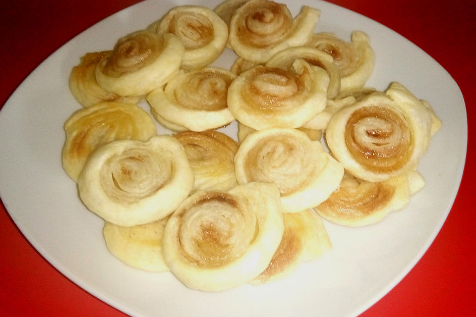 Zimtschnecken aus Blätterteig Zimtschnecken aus Blätterteig