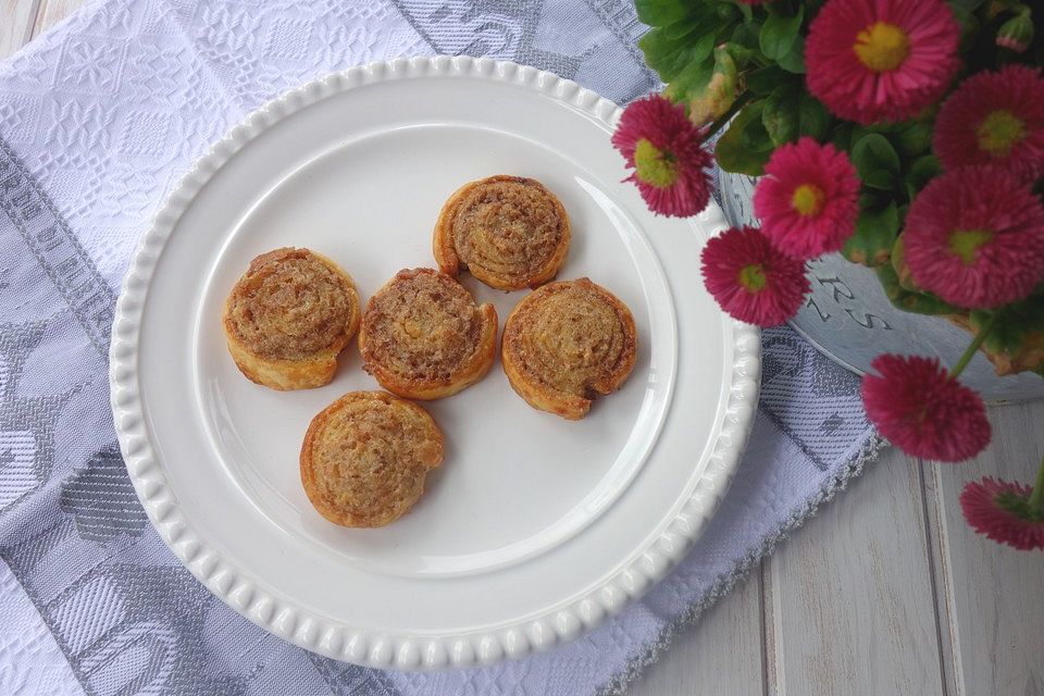 Zimtschnecken aus Blätterteig Zimtschnecken aus Blätterteig
