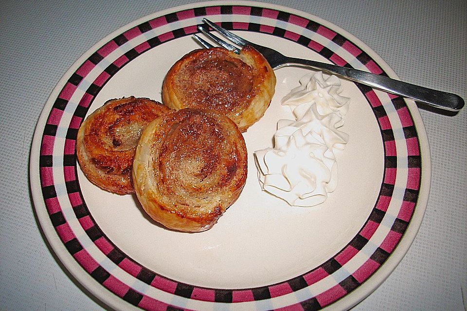 Zimtschnecken aus Blätterteig Zimtschnecken aus Blätterteig