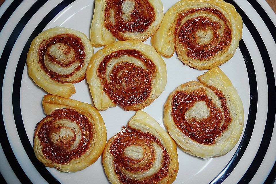 Zimtschnecken aus Blätterteig Zimtschnecken aus Blätterteig