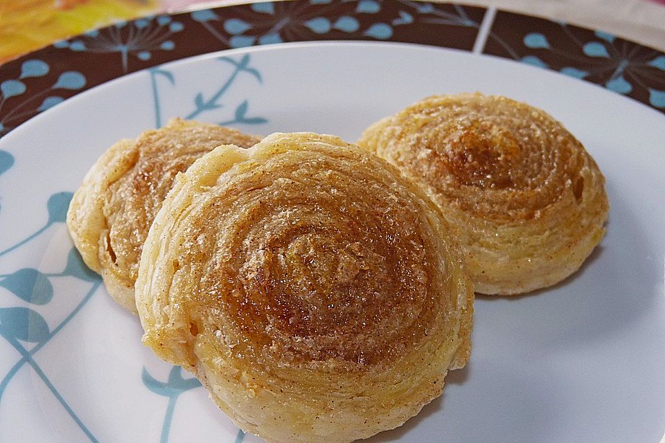 Zimtschnecken aus Blätterteig Zimtschnecken aus Blätterteig