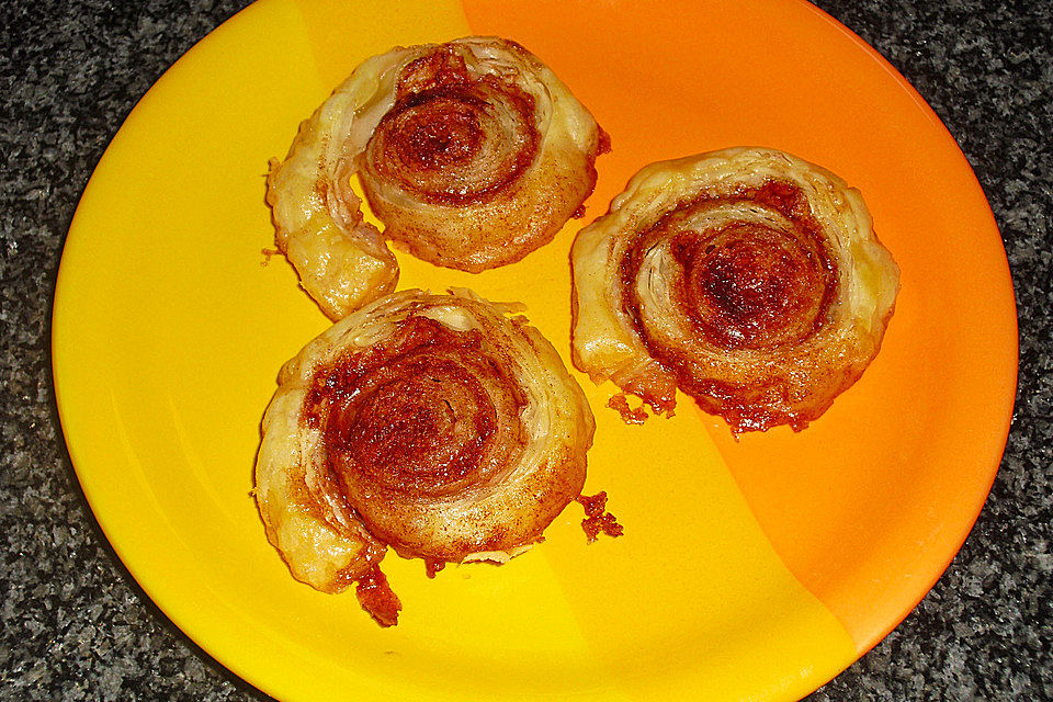 Zimtschnecken aus Blätterteig Zimtschnecken aus Blätterteig
