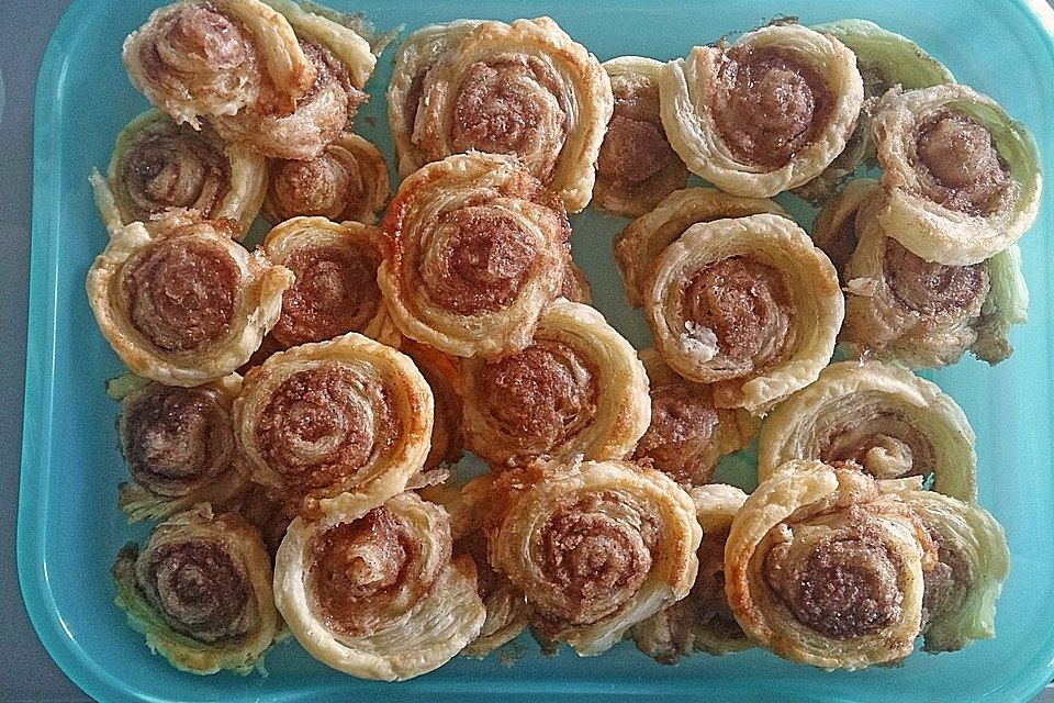 Zimtschnecken aus Blätterteig Zimtschnecken aus Blätterteig