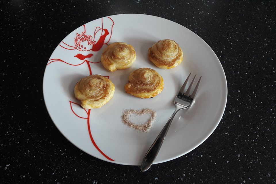 Zimtschnecken aus Blätterteig Zimtschnecken aus Blätterteig