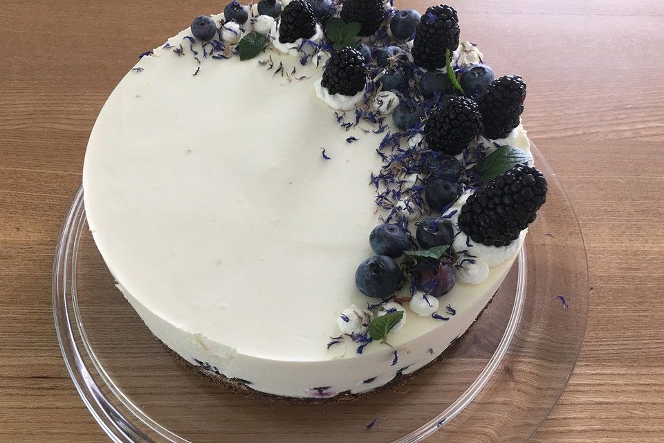 Mohn - Joghurttorte mit Heidelbeeren