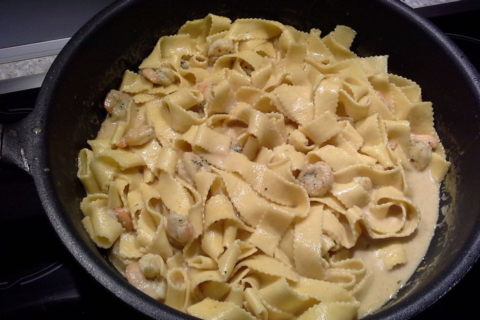 Pasta mit Garnelen in Kokoscurrysoße