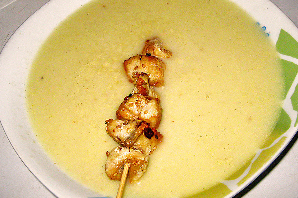 Spargelcremesuppe mit Hähnchen-Sesam-Spieß