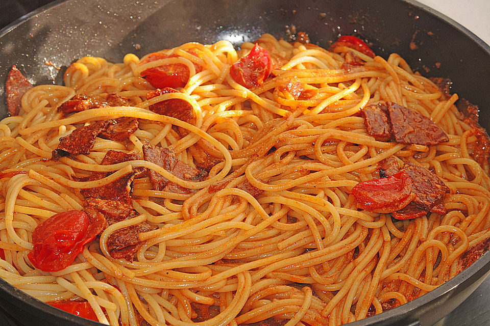 Pasta mit Chorizo - Zwiebel - Sauce