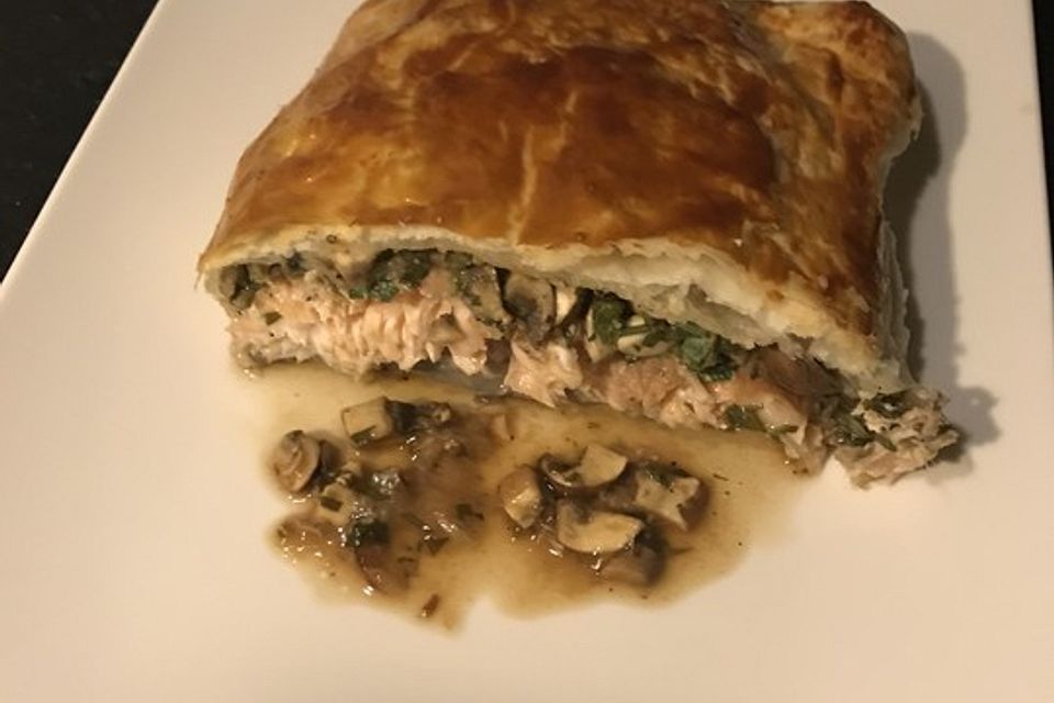 Lachs in Blätterteig mit Champignons