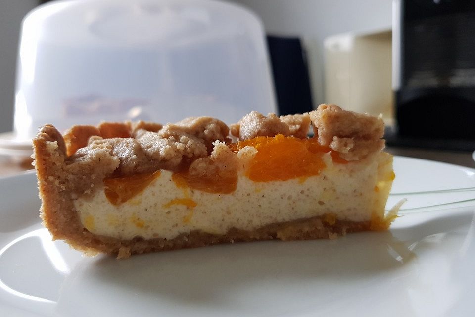 Saftiger Käsekuchen mit Aprikosen und Streuseln