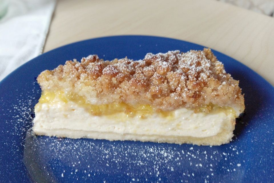 Saftiger Käsekuchen mit Aprikosen und Streuseln