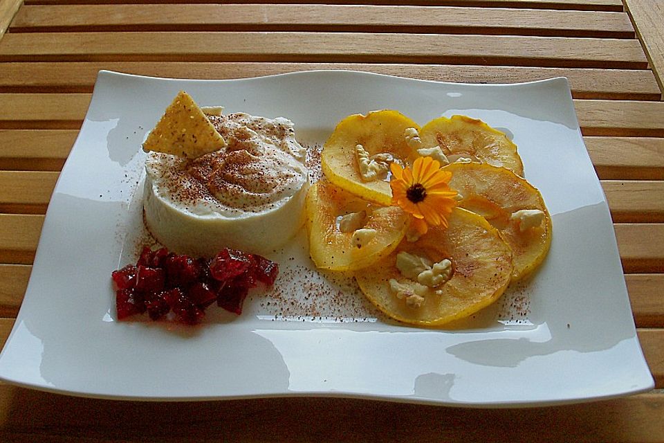 Apfelringe mit Vanillequark und Walnüssen