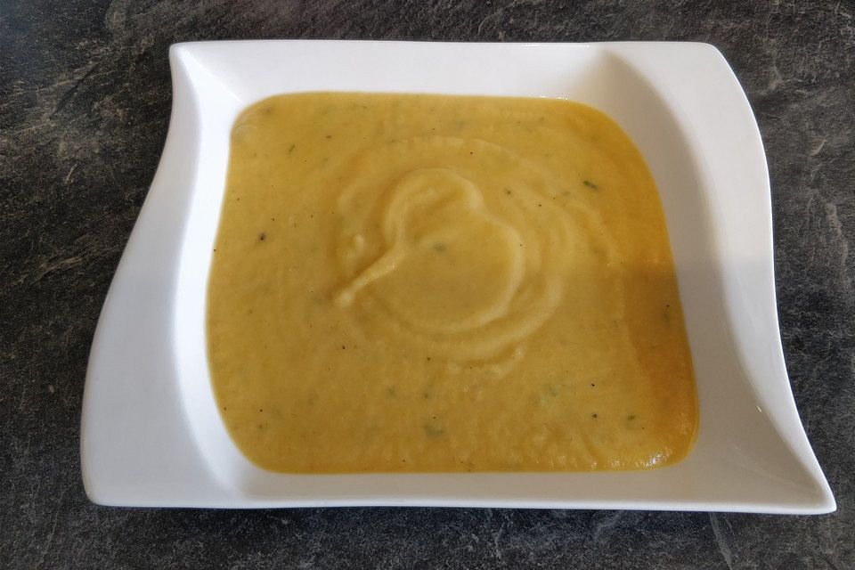 Leckere Kartoffel - Möhren - Suppe