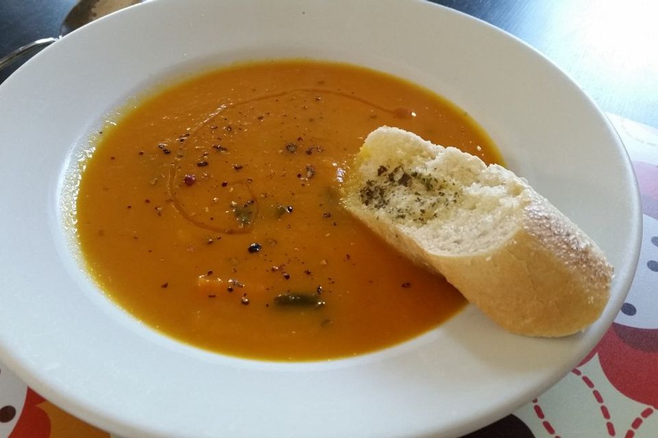 Leckere Kartoffel - Möhren - Suppe