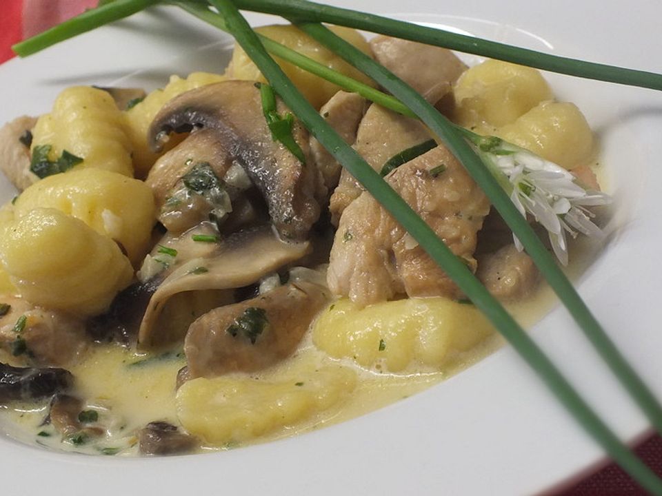 Gnocchi mit Hähnchenbrust auf Rahmsoße von schnuddel| Chefkoch