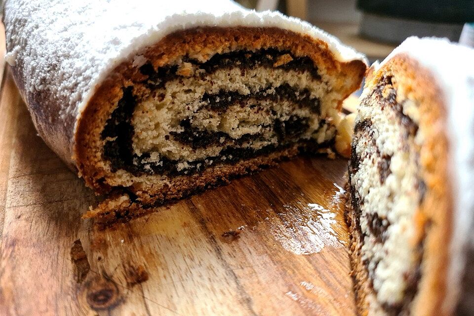 Quarkstollen mit Mohn