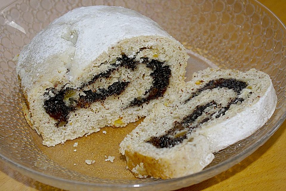 Quarkstollen mit Mohn