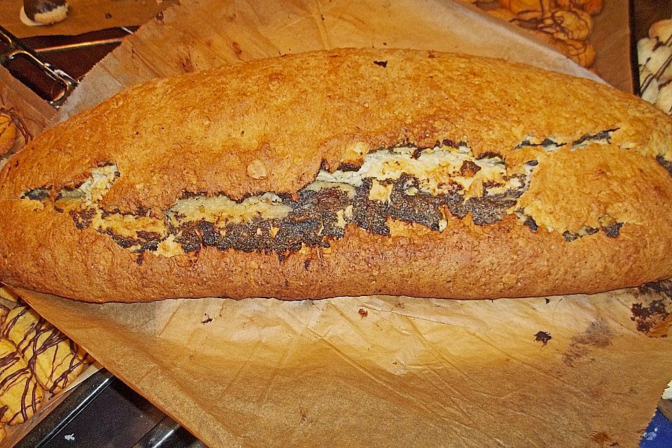 Quarkstollen mit Mohn