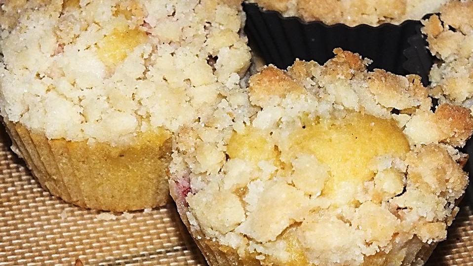 Rhabarbermuffins mit Streuseln von FlowerBomb Rhabarbermuffins mit Streuseln von FlowerBomb