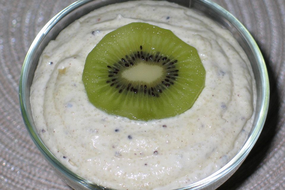 Lockere Kiwi - Grießcreme