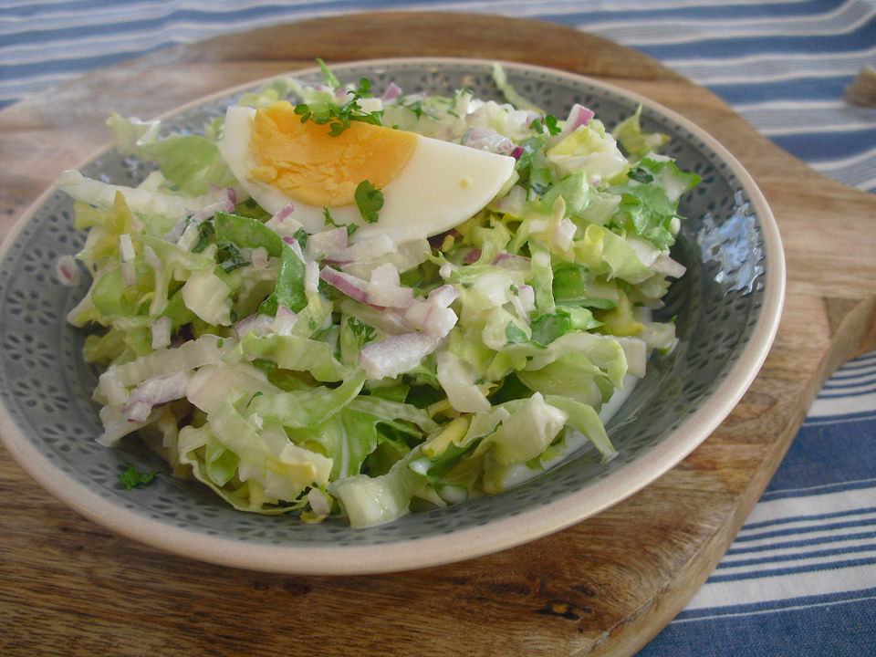 Endiviensalat mit Zwiebel - Sahnedressing von Ergobiene| Chefkoch