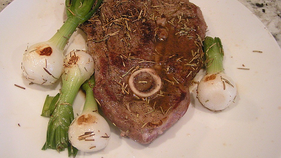 Iris geschmorte Beinscheiben vom Lamm mit Zwiebeln und Tomaten von 007iris