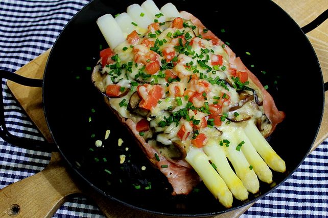 Überbackener Spargeltoast von Leeeckermäulchen| Chefkoch