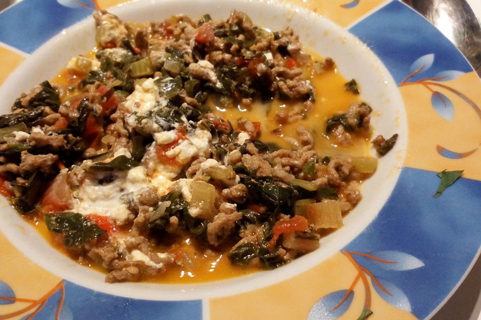 Hackfleischpfanne mit Mangold und Feta-Käse