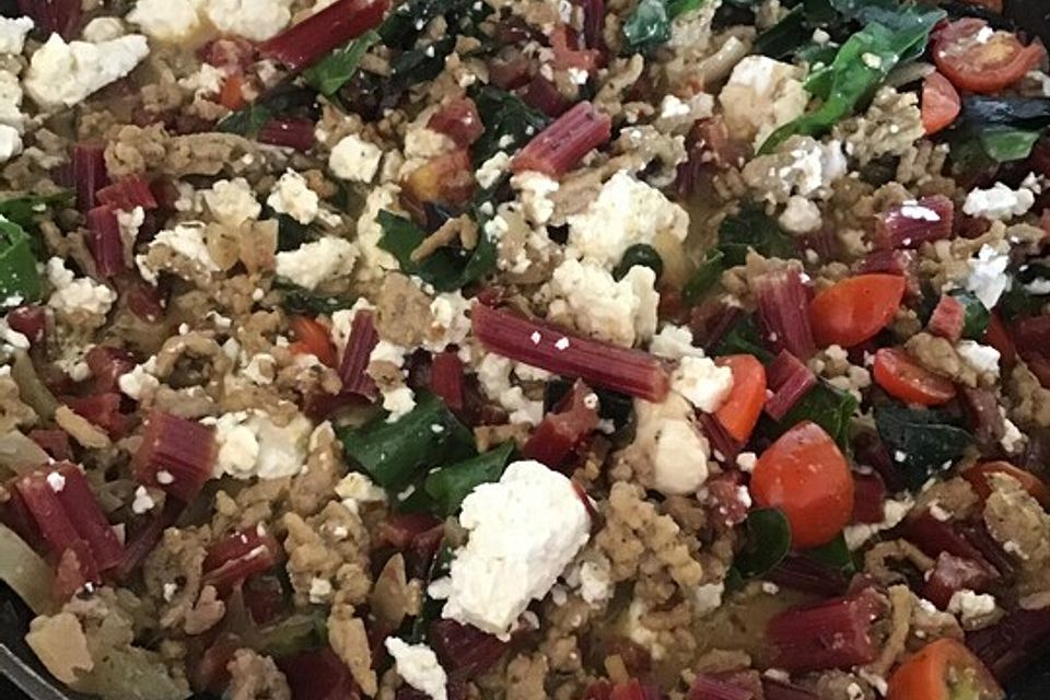 Hackfleischpfanne mit Mangold und Feta-Käse