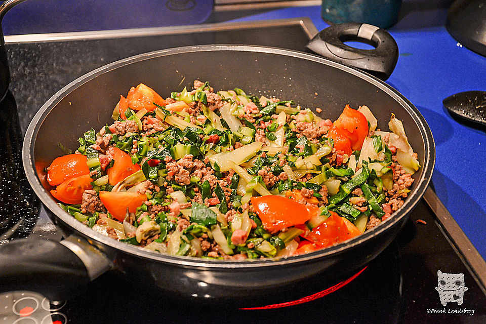 Hackfleischpfanne mit Mangold und Feta-Käse