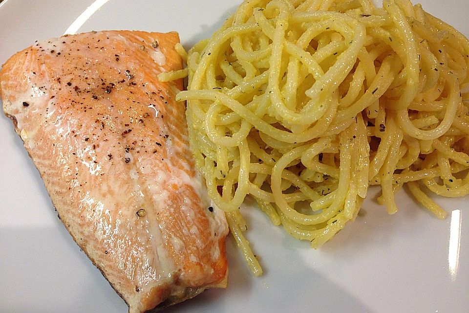 Spaghetti mit Lachs und Zitronensauce