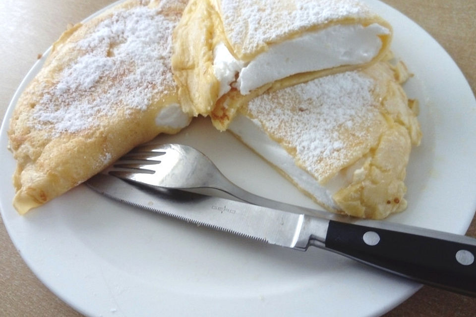 Pfannkuchen gefüllt mit Eischnee Pfannkuchen gefüllt mit Eischnee